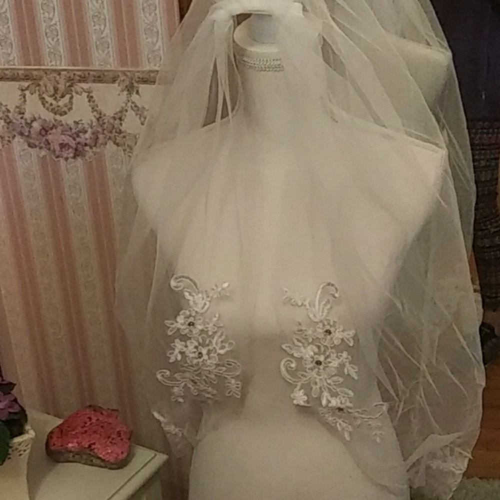 Brand new 37" white veil tulle with Crystal #6 7
